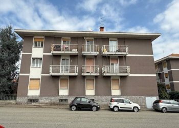 Facciata - Appartamento via Edmondo De Amicis, 7, Biella - foto 1