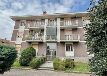 Facciata - Appartamento via Edmondo De Amicis, 7, Biella - foto 2