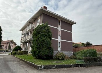 Facciata - Appartamento via Edmondo De Amicis, 7, Biella - foto 4