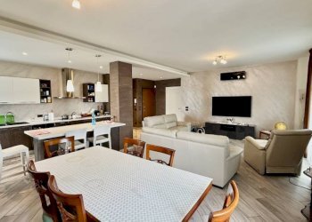 Salone - Appartamento via Edmondo De Amicis, 7, Biella - foto 14