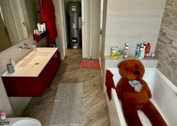 Bagno - Appartamento via Edmondo De Amicis, 7, Biella - foto 20