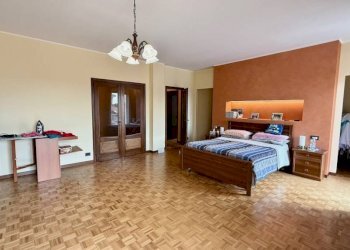 Camera da letto - Appartamento via Edmondo De Amicis, 7, Biella - foto 26