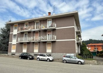 Facciata - Appartamento via Edmondo De Amicis, 7, Biella - foto 35