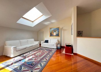 Salone - Attic Cuneo (neighborhood Donatello) - photo 19