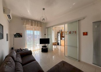 Salone - Quadrilocale via Enrico Hillyer Giglioli, 73, Genova (zona Marassi) - foto 3