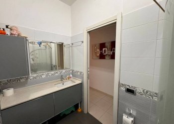 Bagno - Quadrilocale via Enrico Hillyer Giglioli, 73, Genova (zona Marassi) - foto 10