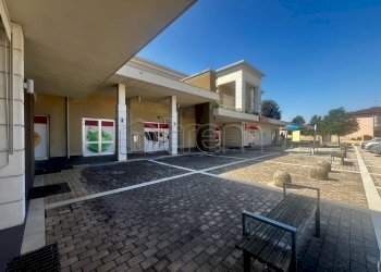 Negozio Via della Libertà, Lograto - foto 1