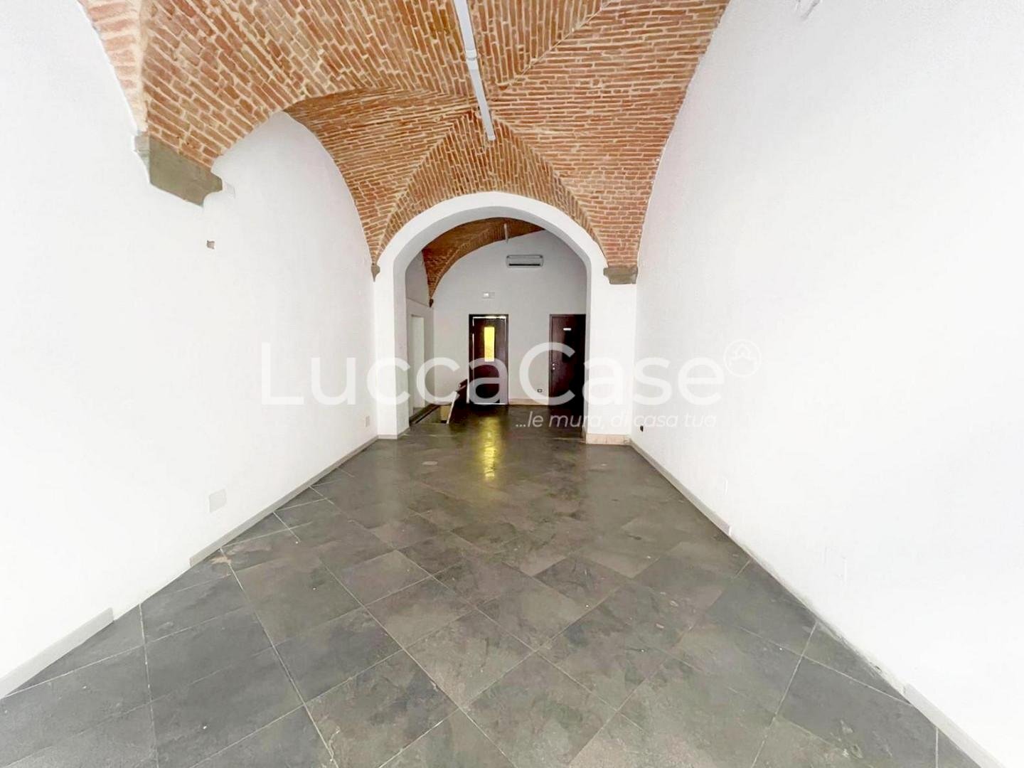Commercial Premises Lucca - photo 2