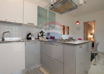 Bilocale Via Ciro Menotti 
 Sestri Ponente, Genova, Genova (zona Sestri Ponente) - foto 2