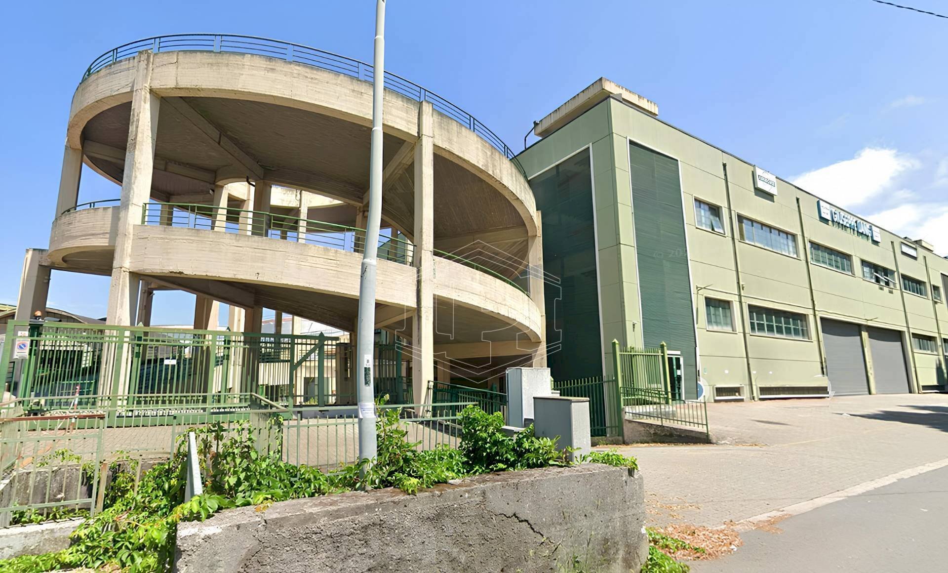 Capannone Via Romairone, Genova (zona Bolzaneto) - foto 2