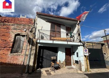 Portion of a house Guspini - photo 1