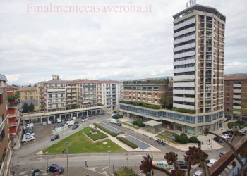 vista circostante - Trilocale Piazza Renato Simoni
 
333, Verona - foto 21