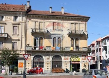 Edificio all\'aperto - Attico Piazza Marconi
 
2, Luino - foto 5