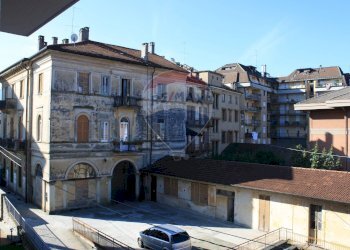 Edificio all\'aperto - Attico Piazza Marconi
 
2, Luino - foto 7