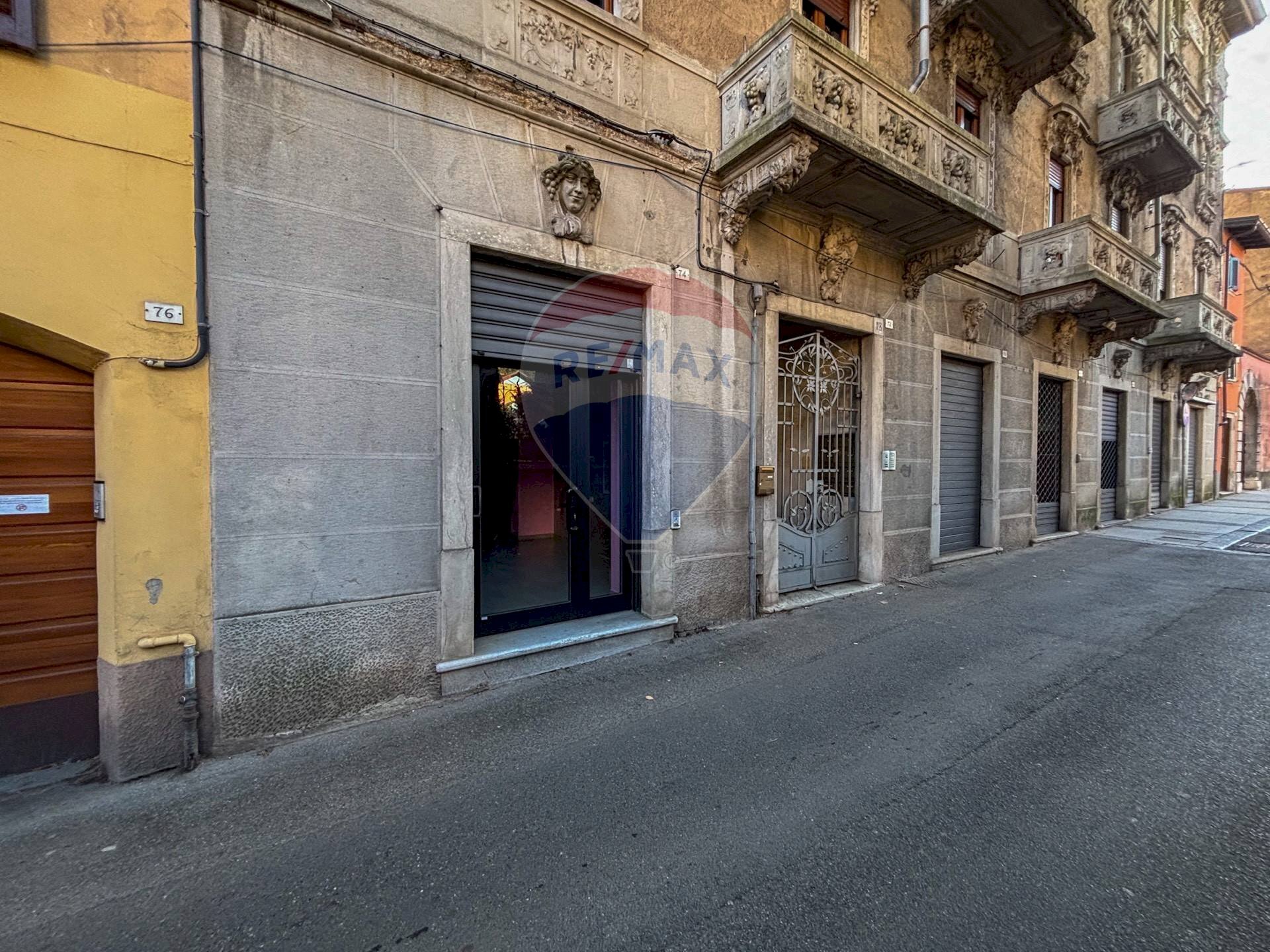 Edificio all\'aperto - Negozio Via Roma
 
74, Viggiù - foto 2