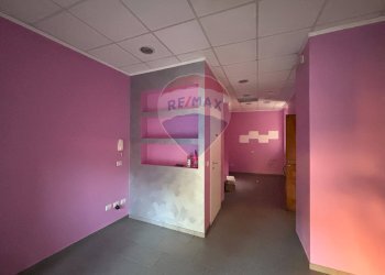 Stanza vuota - Negozio Via Roma
 
74, Viggiù - foto 7