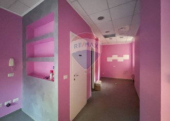 Hall / corridoio - Negozio Via Roma
 
74, Viggiù - foto 8