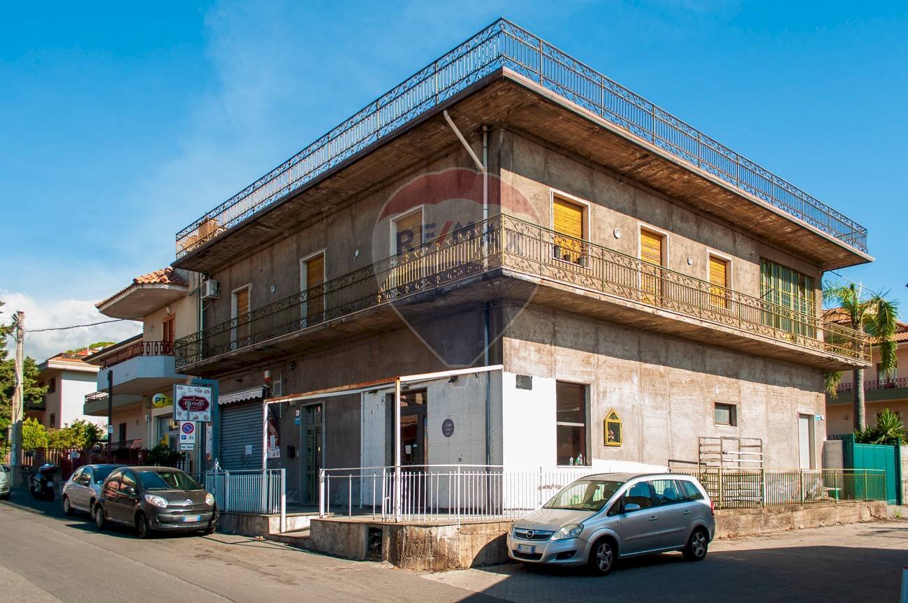 Edificio all\'aperto - Casa indipendente Via Carico
 
84, Acireale - foto 1