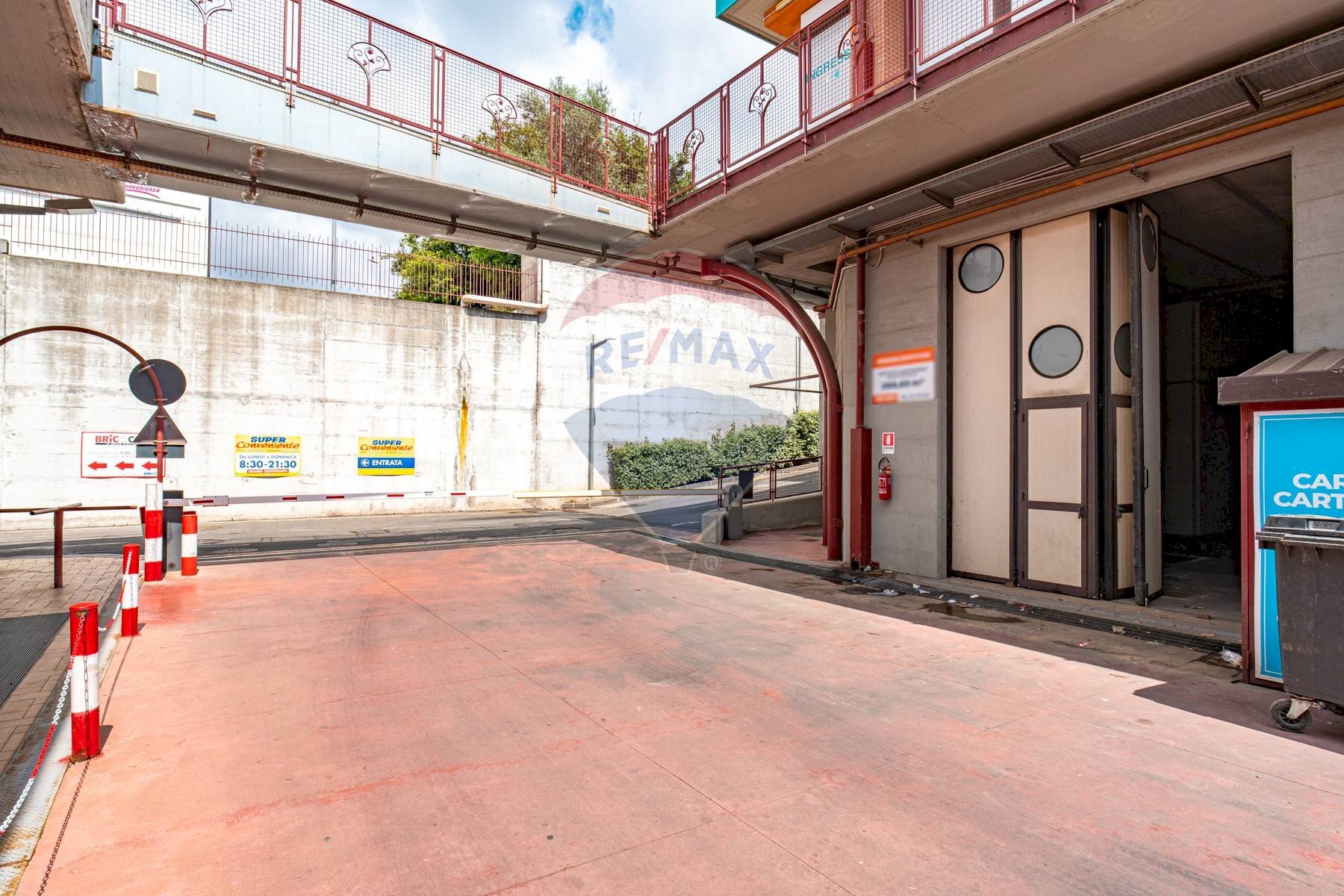 Edificio all\'aperto - Locale Commerciale VIALE CRISTOFORO COLOMBO
 
13, San Giovanni la Punta - foto 2