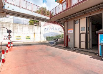 Edificio all\'aperto - Locale Commerciale VIALE CRISTOFORO COLOMBO
 
13, San Giovanni la Punta - foto 2