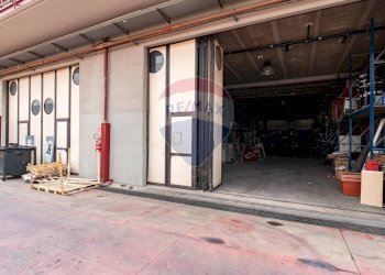 Parcheggio - Locale Commerciale VIALE CRISTOFORO COLOMBO
 
13, San Giovanni la Punta - foto 17