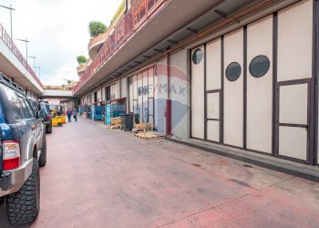 Edificio all\'aperto - Locale Commerciale VIALE CRISTOFORO COLOMBO
 
13, San Giovanni la Punta - foto 18