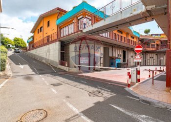 Edificio all\'aperto - Locale Commerciale VIALE CRISTOFORO COLOMBO
 
13, San Giovanni la Punta - foto 19