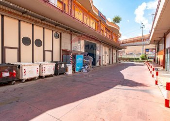 Edificio all\'aperto - Locale Commerciale VIALE CRISTOFORO COLOMBO
 
13, San Giovanni la Punta - foto 20