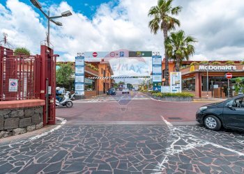 Edificio all\'aperto - Locale Commerciale VIALE CRISTOFORO COLOMBO
 
13, San Giovanni la Punta - foto 22