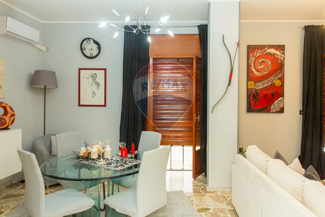 Sala da pranzo - Appartamento via del cedro
 
16, Catania - foto 1