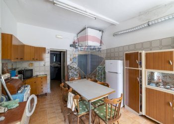 Cucina - Trilocale Via Bixio
 
1, Caltagirone - foto 1