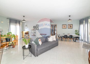 Sala da pranzo - Appartamento via caramme
 
22, Valverde - foto 1