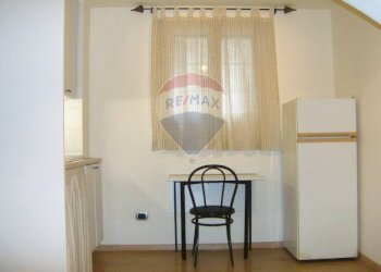 Camera / camera da letto - Monolocale Via Dante Alighieri
174, Bari - foto 6