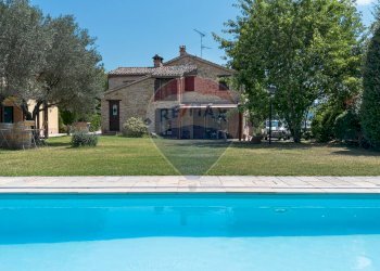 Piscina - Villa strada provinciale 2
 
5, Apiro - foto 2