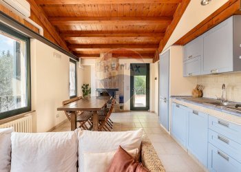 CUCINA / SOGGIORNO - Villa strada provinciale 2
 
5, Apiro - foto 47