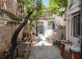 Terrazza - Casa indipendente via Sebastiano Catania
 
28, Catania - foto 2