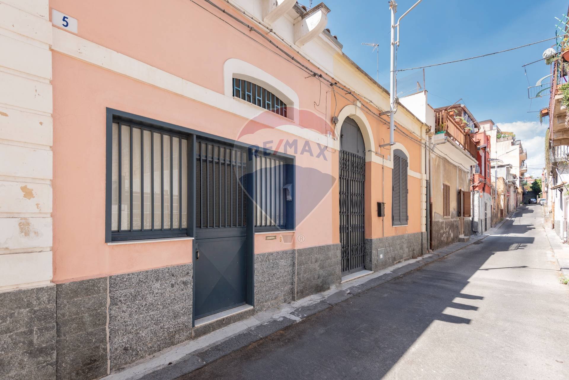 Edificio all\'aperto - Casa indipendente via Ogliastro
 
5, Catania - foto 1