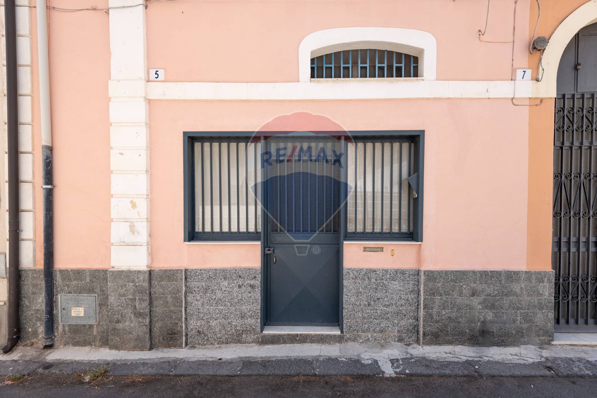 Edificio all\'aperto - Casa indipendente via Ogliastro
5, Catania - foto 2