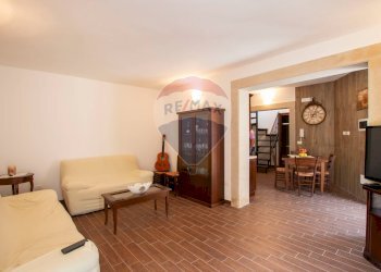 Sala da pranzo - Independent house via venezia
 
16, Ferla - photo 1