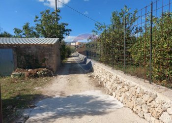 Casa all\'aperto - Terreno agricolo Via Reno
snc, Priolo Gargallo - foto 2