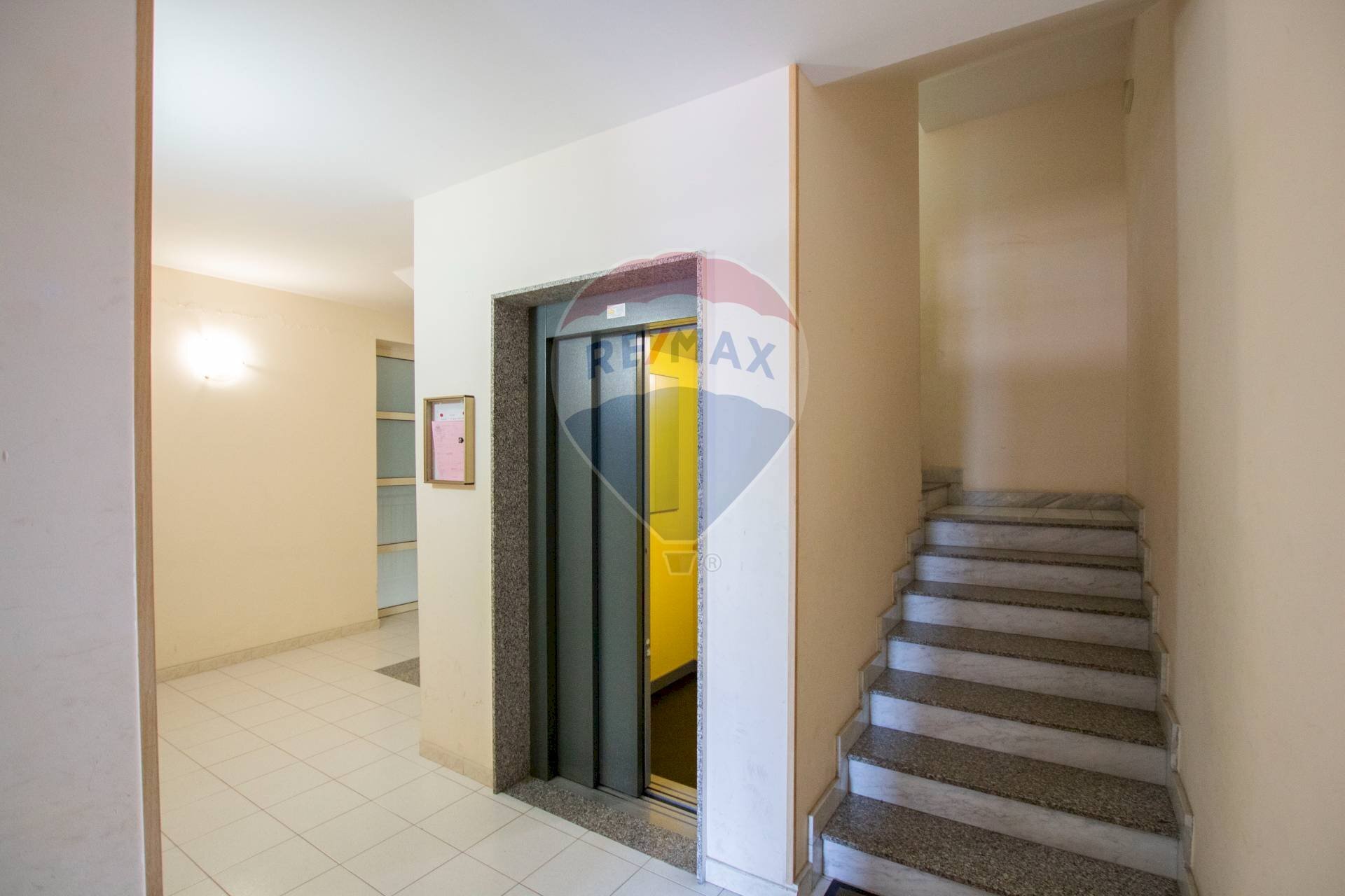 Ricezione / Lobby - Four-room apartment VIA NICOLO' CARBONARO
 
58, Floridia - photo 3