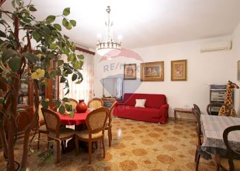 Sala da pranzo - Casa indipendente Via San Marino
 
4, Siracusa - foto 16