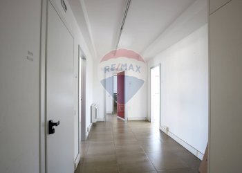 Hall / corridoio - Ufficio VIALE SANTA PANAGIA
141, Siracusa - foto 27