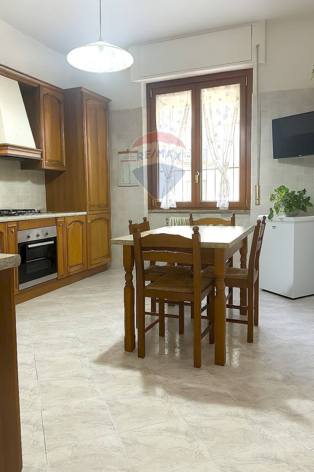 Sala da pranzo - Quadrilocale Via Gnifetti
 
16, Novara - foto 3