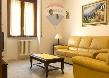 Soggiorno - Quadrilocale Via Gnifetti
 
16, Novara - foto 1