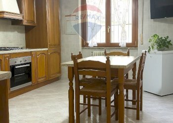 Sala da pranzo - Quadrilocale Via Gnifetti
 
16, Novara - foto 3