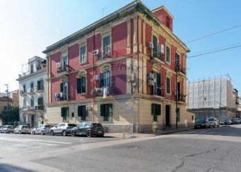 Edificio all\'aperto - Trilocale Via Eurialo
 
17A, Napoli - foto 1