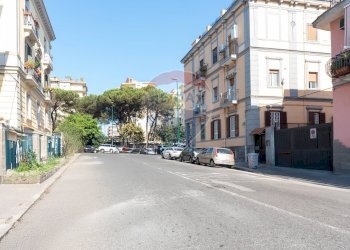 Edificio all\'aperto - Trilocale Via Eurialo
 
17A, Napoli - foto 3