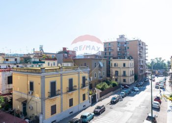 Edificio all\'aperto - Trilocale Via Eurialo
 
17A, Napoli - foto 4