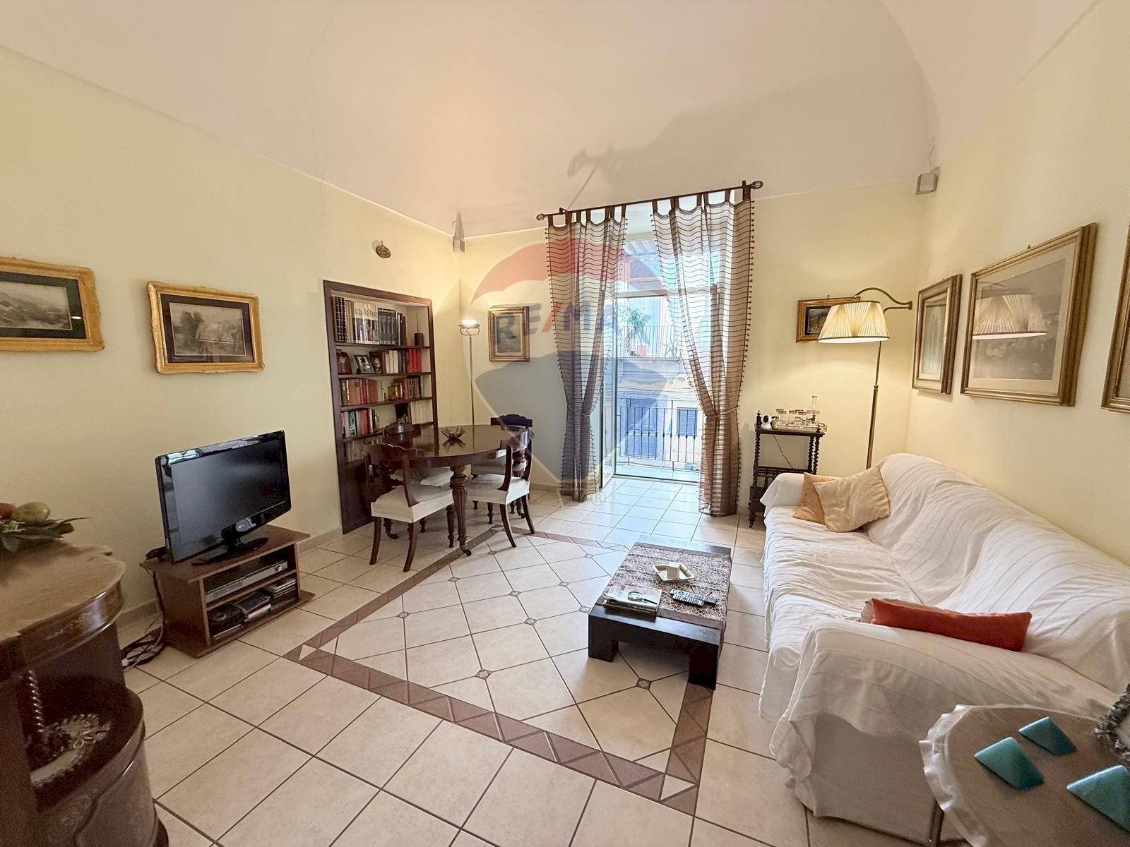 Sala da pranzo - Two-room apartment Via San Pantaleone
 
8, Napoli - photo 1